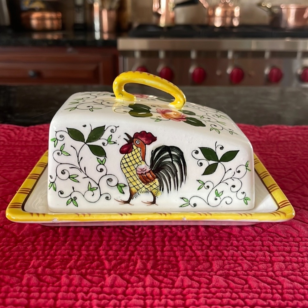 Roosters & Roses Covered Dish